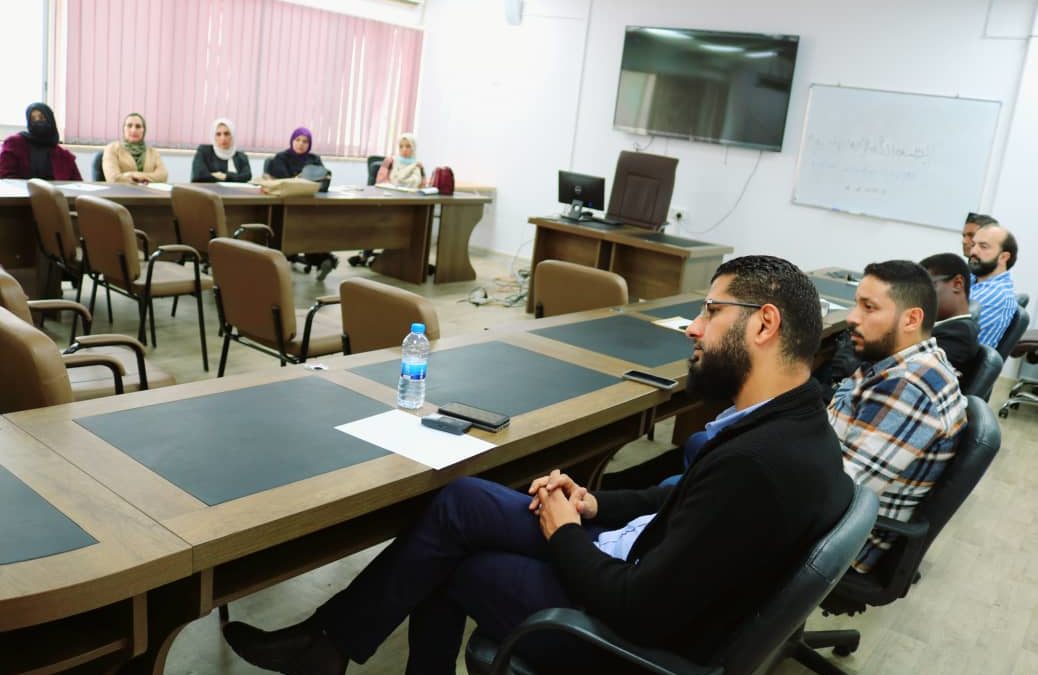 قسم التمويل يجتمع وموضوعات آنية على طاولة حواره