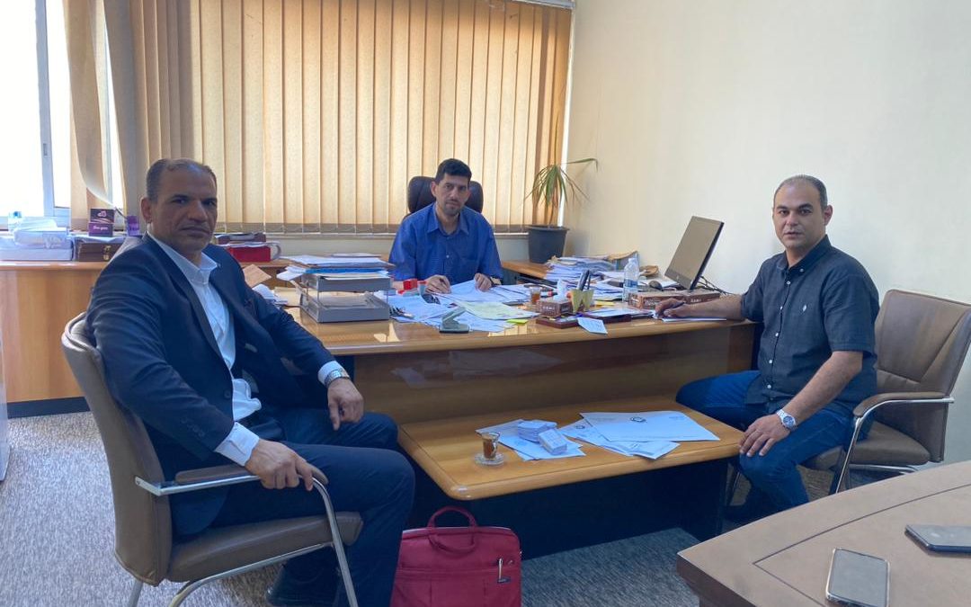 إدارة المسجل العام تقوم بتوزيع بطاقات تعريف جامعي جديده