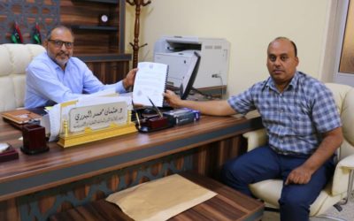 “عميد كلية الاقتصاد يجتمع مع مدير إدارة الدراسات العليا بجامعة بنغازي ”