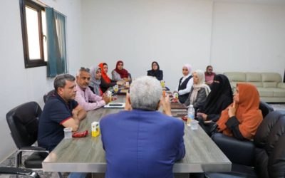 عميد كلية الاقتصاد يكرم موظفي الأقسام الإدارية تقديراً لجهودهم المتميزة