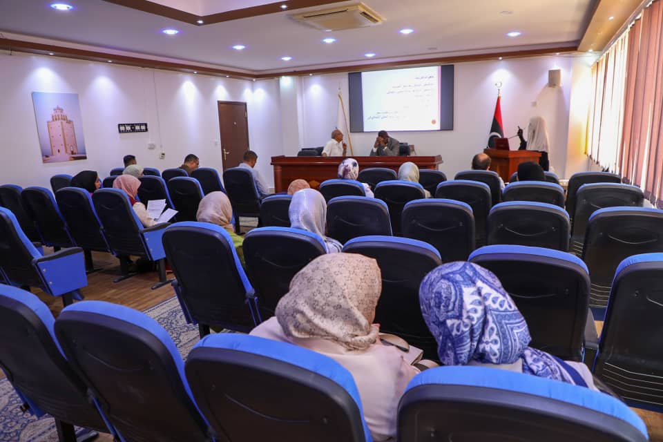 مناقشة مقترحات طلبة الماجستير بقسم التمويل والمصارف بكلية الاقتصاد