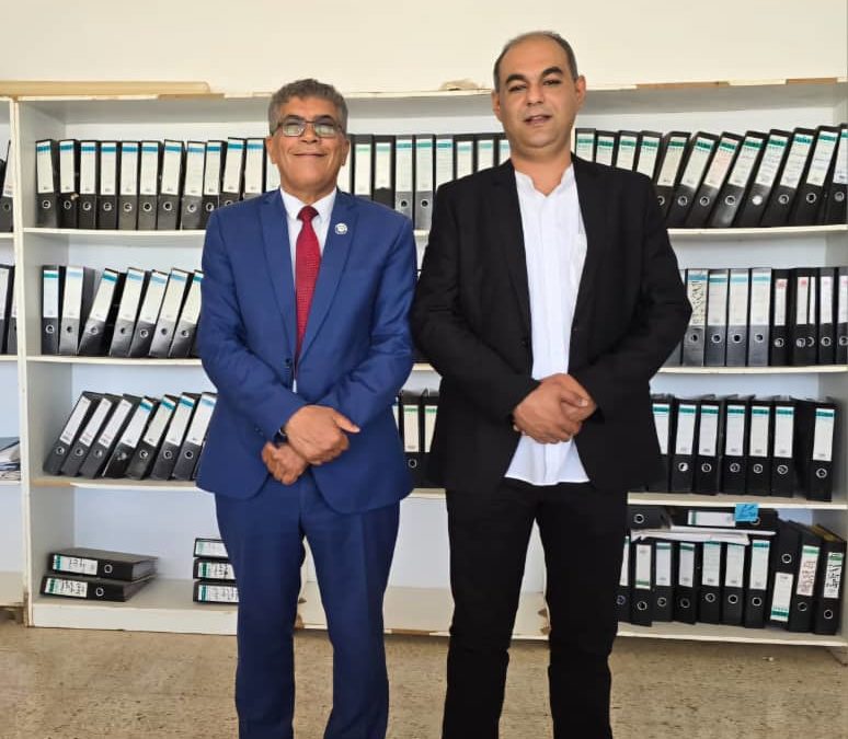 المسجل العام يعقد اجتماعًا مع عميد كلية الاقتصاد لبحث التحديات الإدارية وتطوير الخدمات الطلابية
